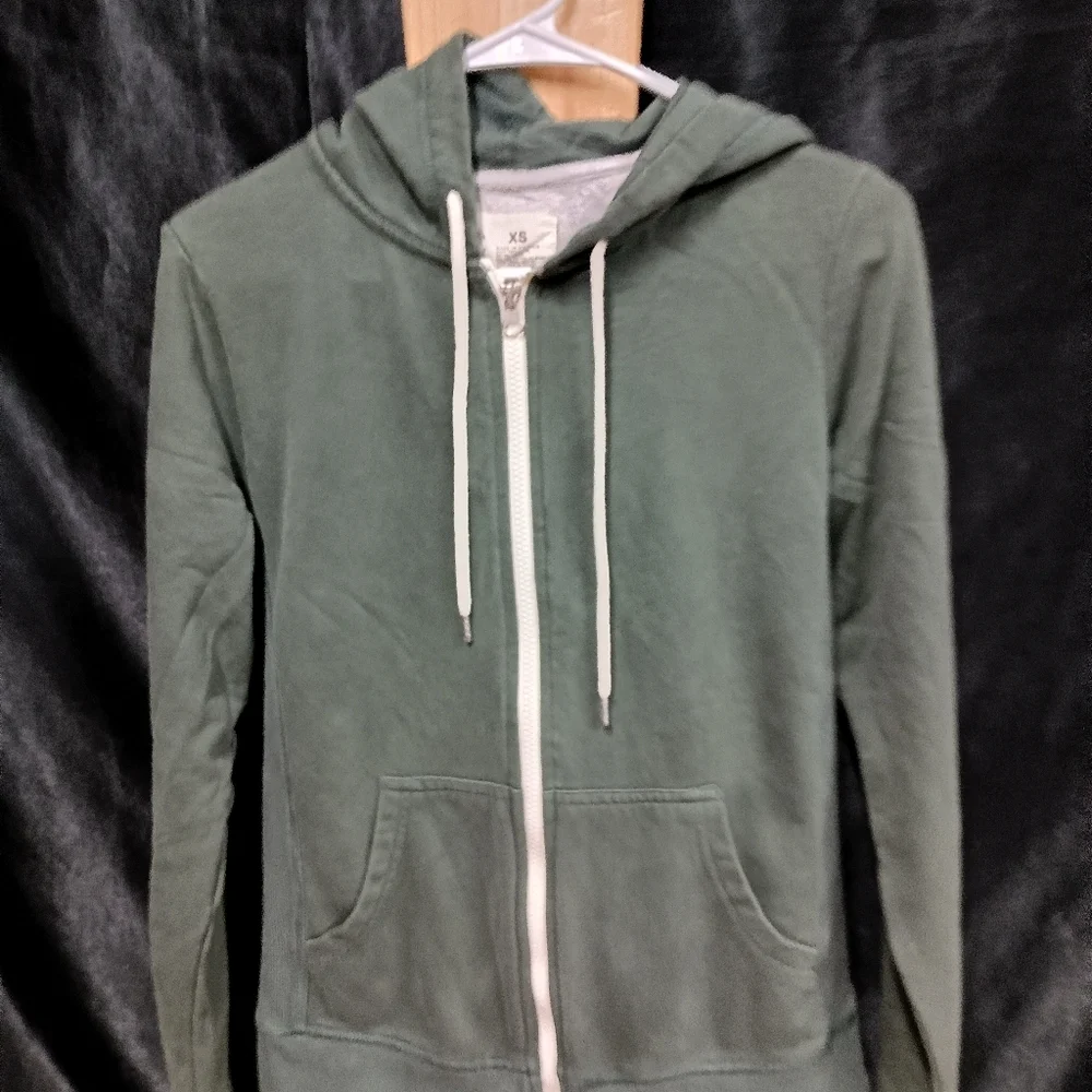 Cozy Green Zip-Up Hoodie - Picture 5 of 8